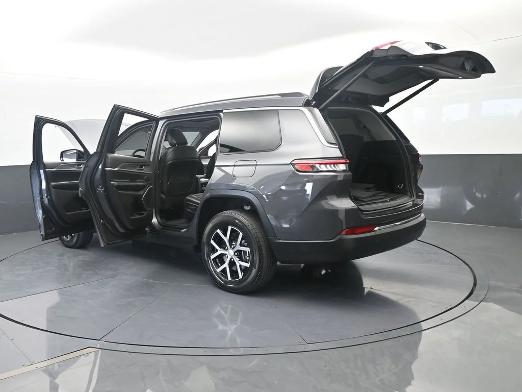 Used 2023 Baltic Gray Metallic Clearcoat Jeep Limited image 80