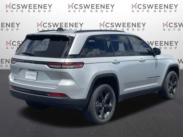 New 2025 Silver Zynith Exterior Paint Jeep Altitude image 3