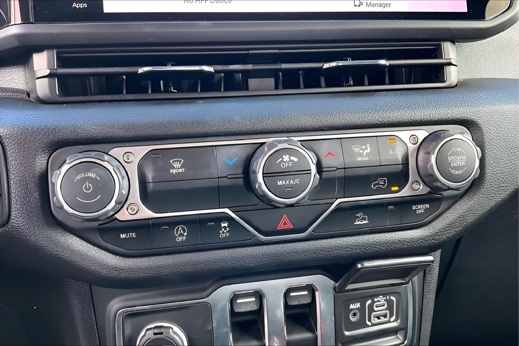 Used 2025 Green Jeep Sport image 23