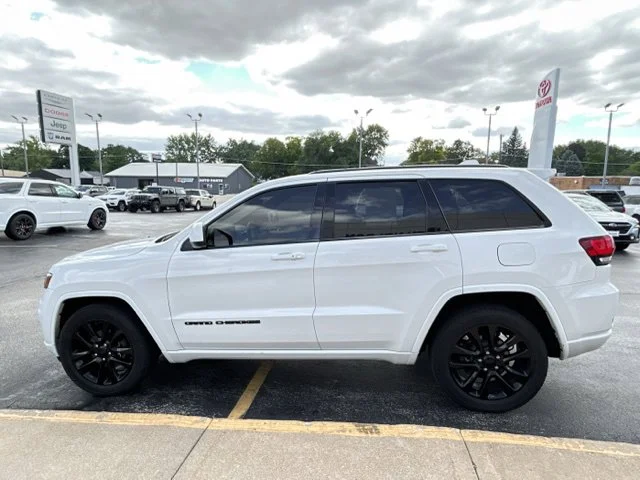 Used 2019 Bright White Clearcoat Jeep Altitude image 5