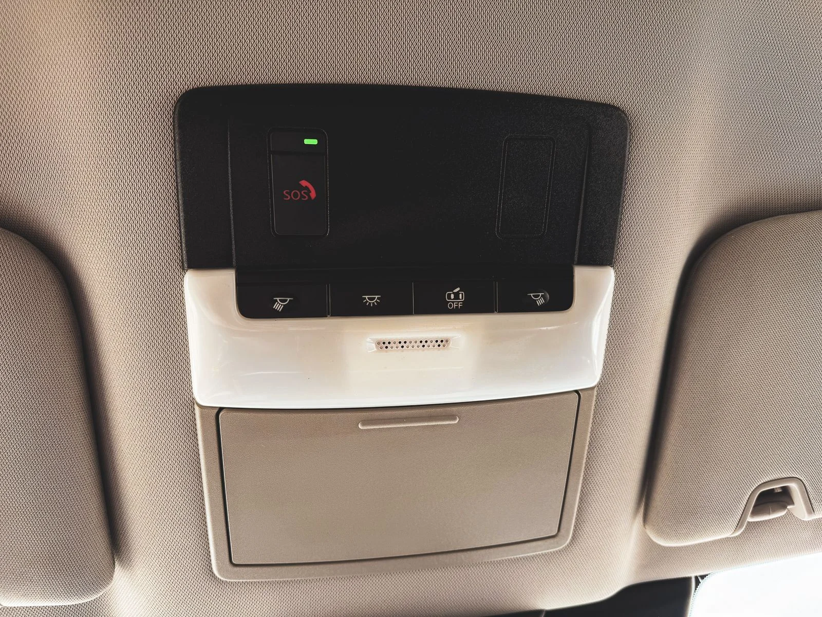 Used 2022 White Nissan SL image 32