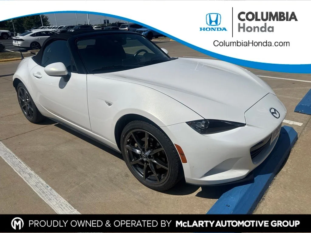 Used 2017 White Mazda Grand Touring image 1
