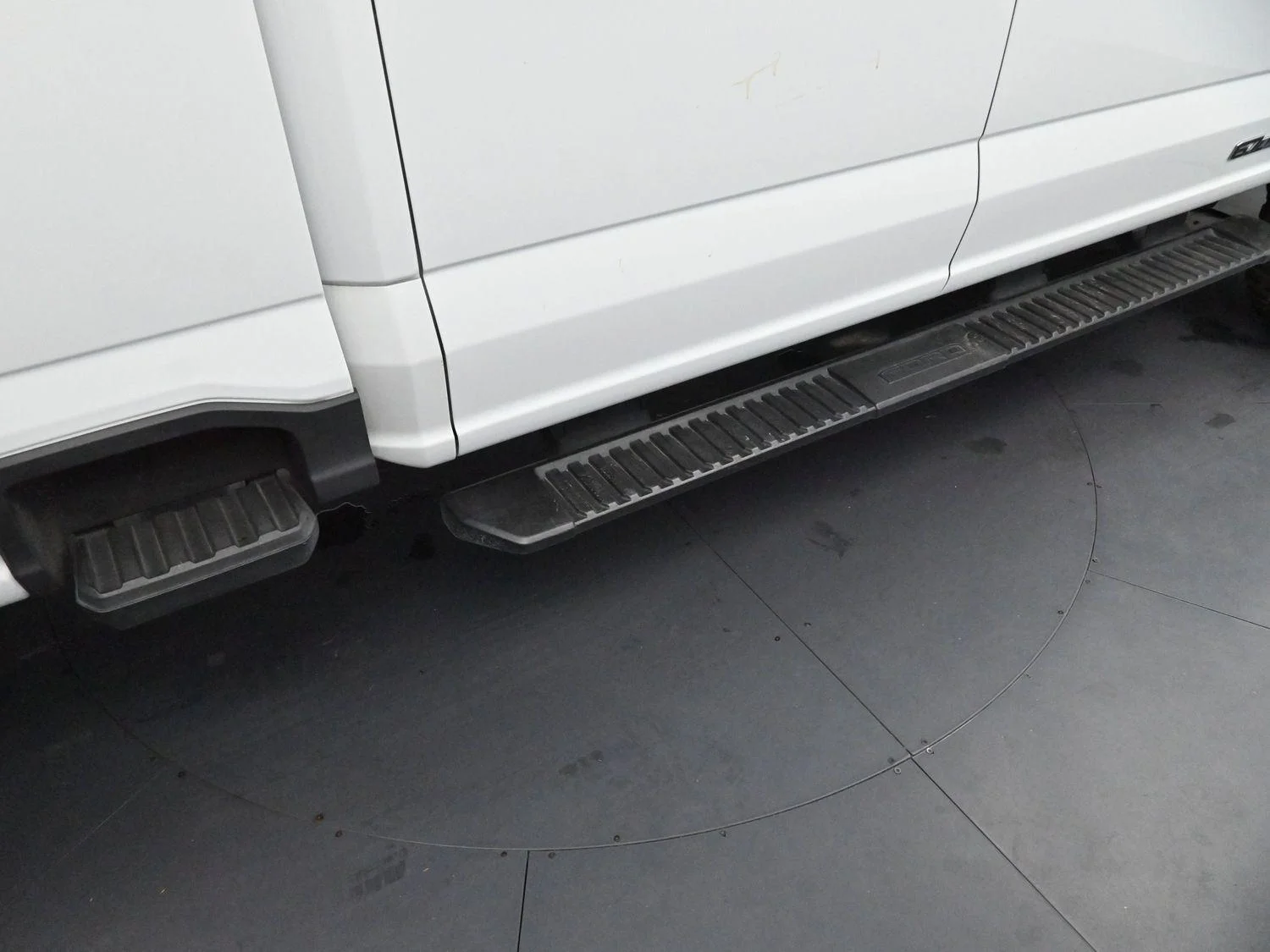 Used 2023 Oxford White Ford XL image 9