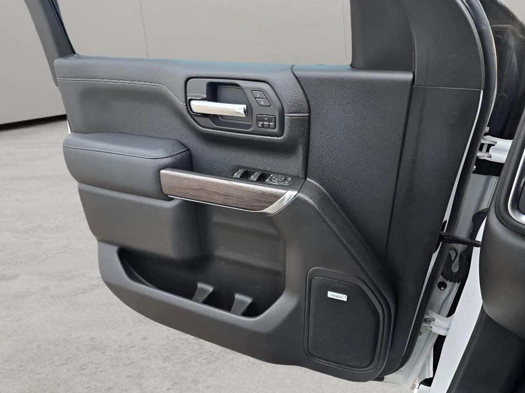 Used 2022 Summit White Chevrolet LTZ image 23