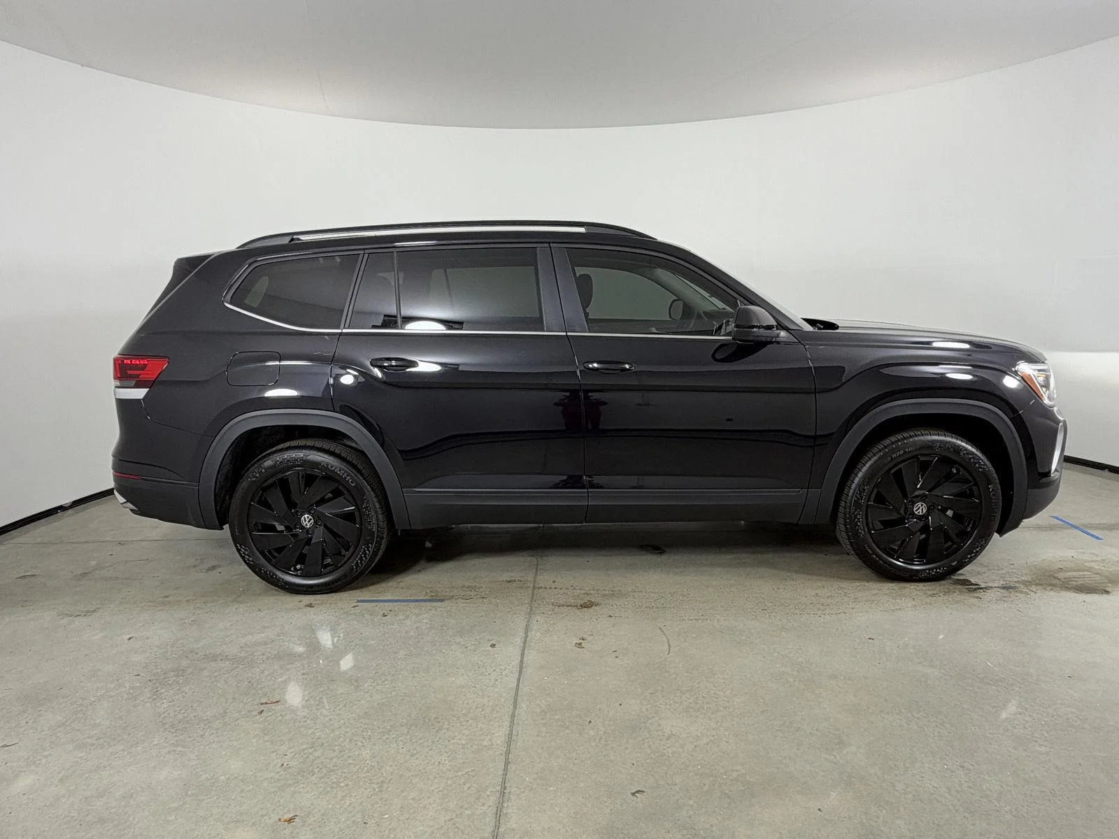 New 2026 Deep Black Pearl Volkswagen 2.0T SE w/Technology image 4