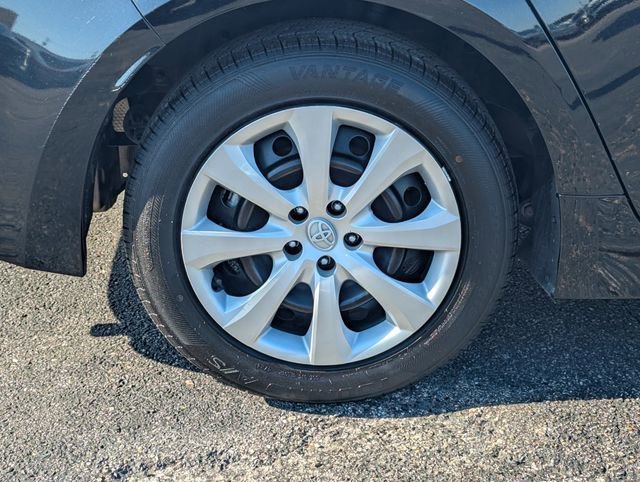 Used 2024  Toyota LE image 3