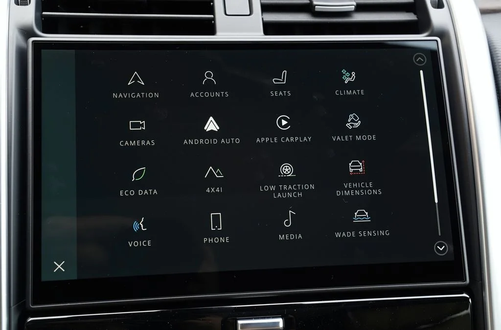 New 2026 Santorini Black Land Rover Dynamic SE image 19