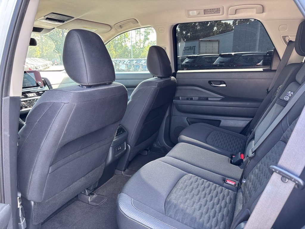 Used 2022 White Nissan SV image 7