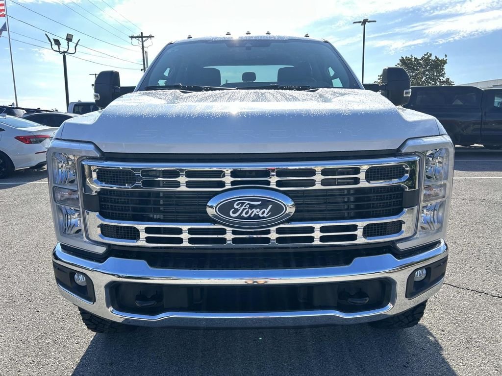 New 2027 Oxford White Ford F-250® XLT image 9