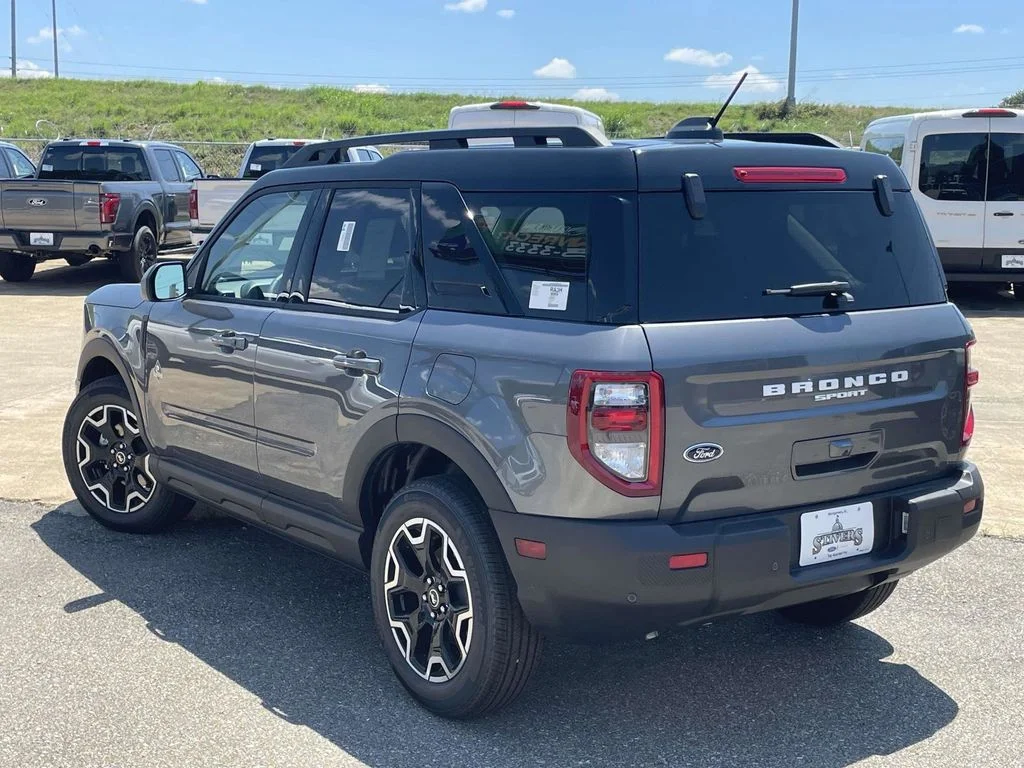 New 2025 Carbonized Gray Metallic Ford Outer Banks® image 5