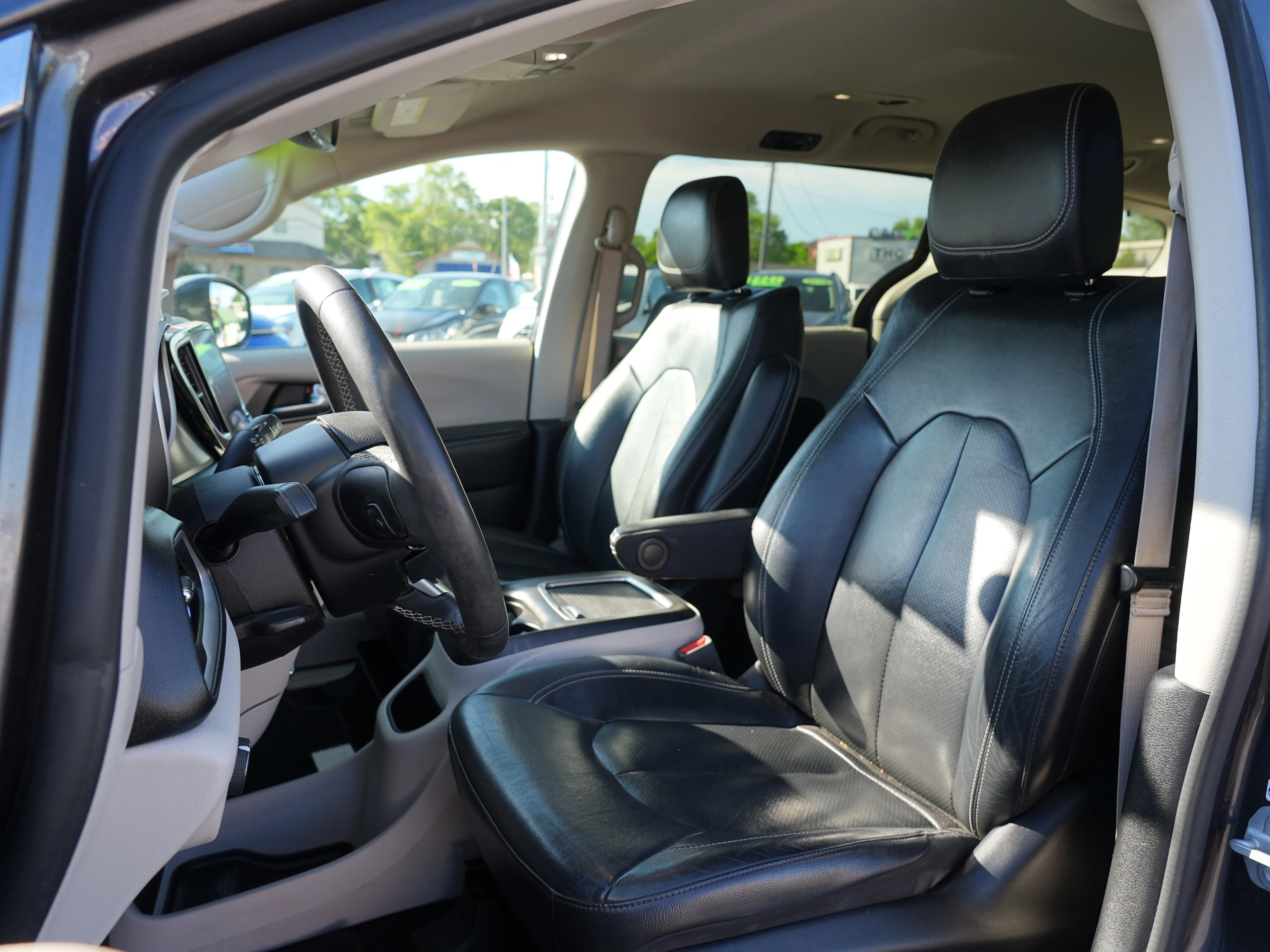 2022 Chrysler Pacifica Touring L - Photo 12