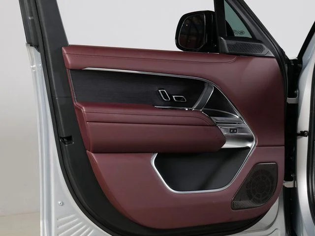 Used 2025 Hakuba Silver Metallic Land Rover Autobiography image 27