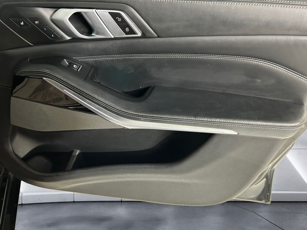 Used 2019 Black BMW xDrive50i image 15