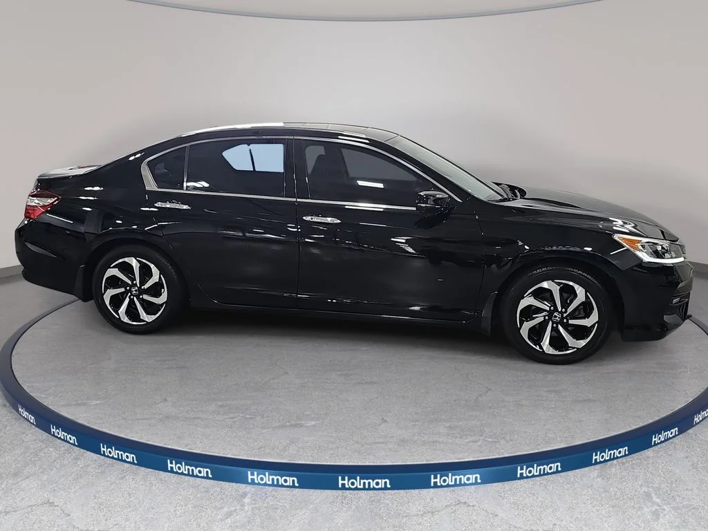 Used 2017  Honda EX-L image 5