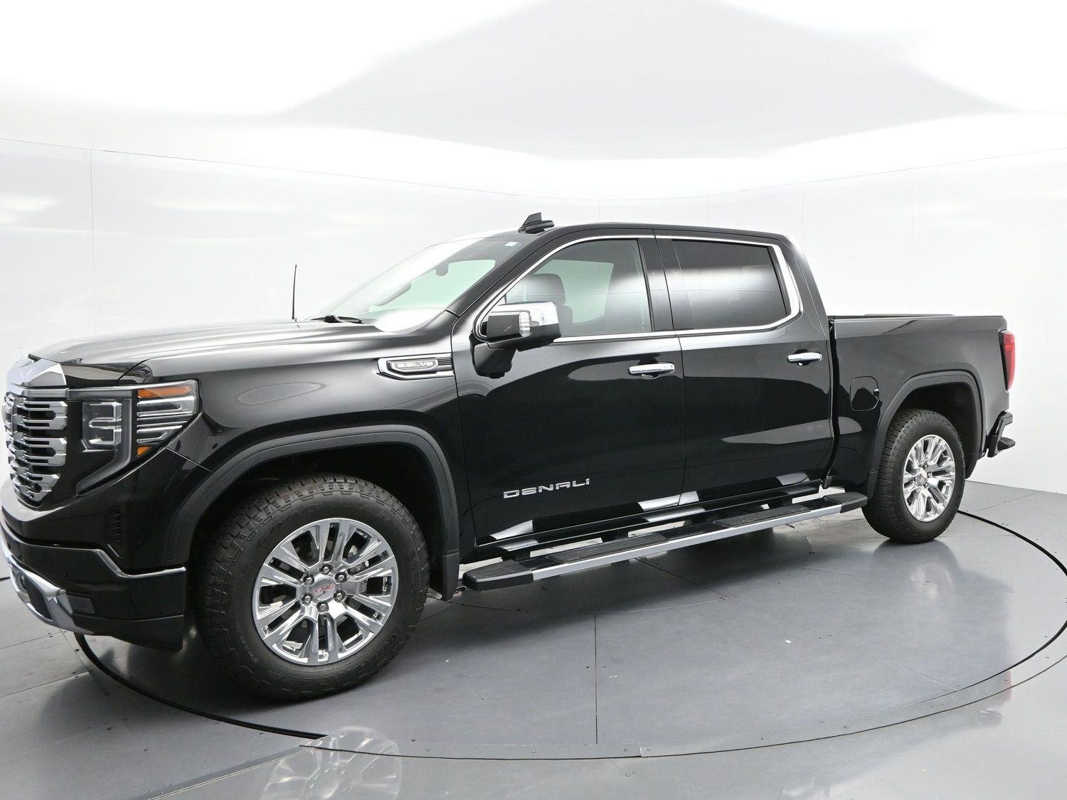 Used 2025 Onyx Black GMC Denali image 3