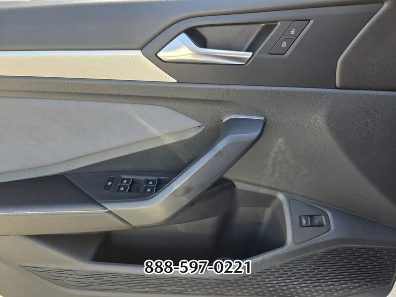 Used 2026 Opal White Pearl Volkswagen SE image 32