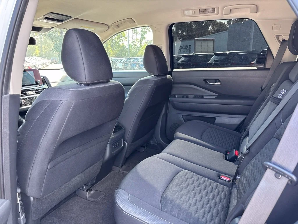 Used 2022 White Nissan SV image 7