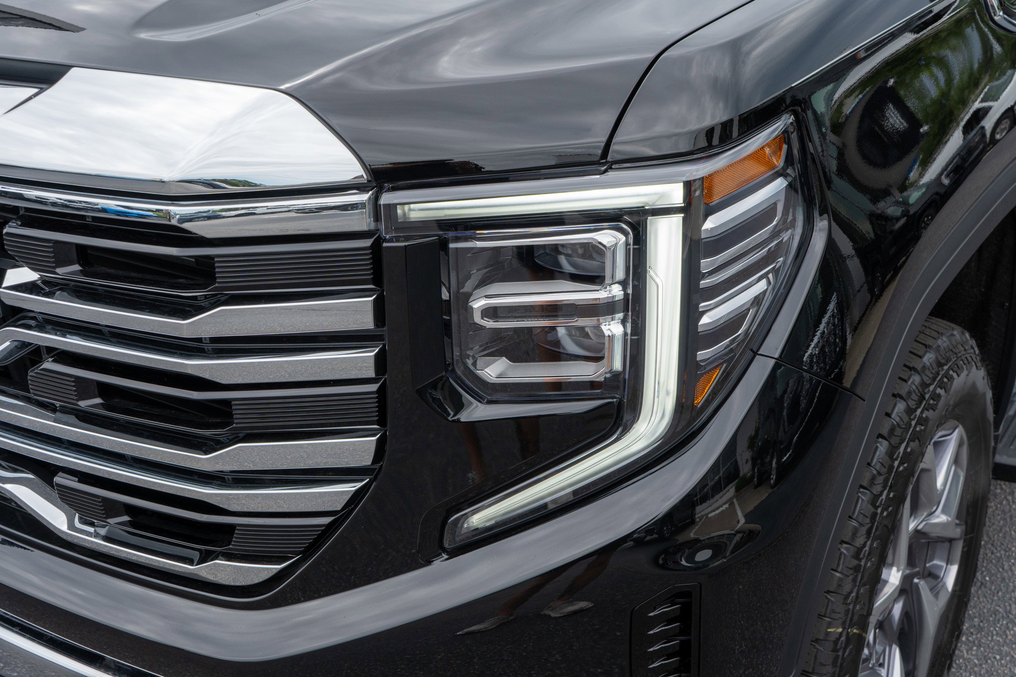 2026 GMC Sierra 1500 SLT - Photo 9