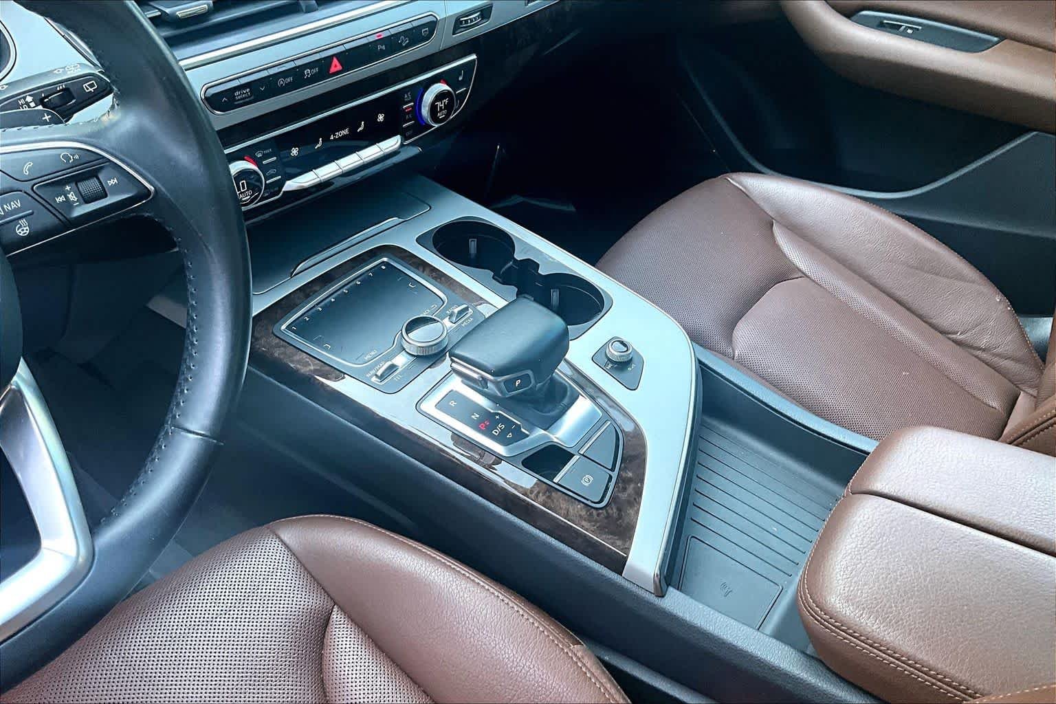 Used 2019 Orca Black Metallic Audi SE Premium Plus image 16