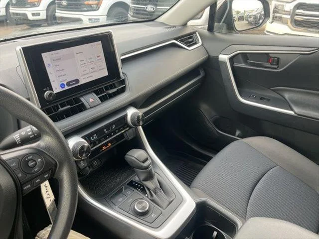 2025 Toyota RAV4 LE - Photo 11