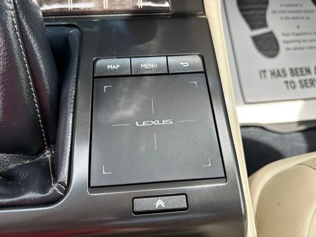 Used 2023 White Lexus 460 image 21