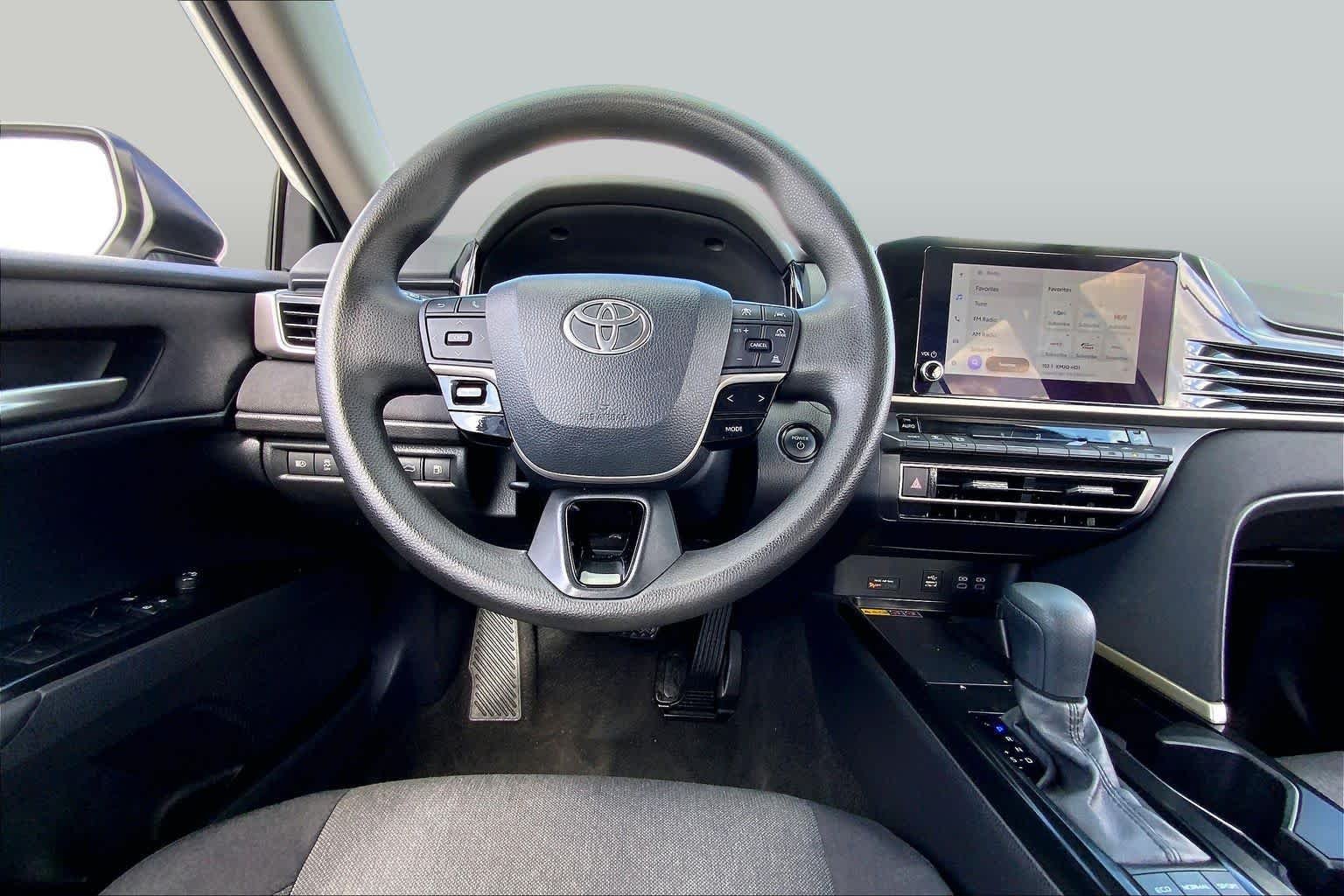 Used 2025 Ice Cap Toyota LE image 6