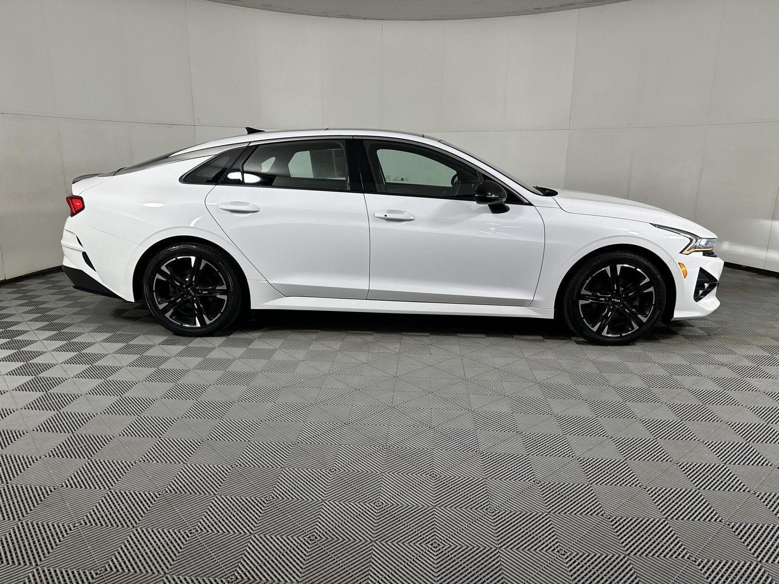 Used 2023 Glacial White Pearl Kia GT-Line image 18