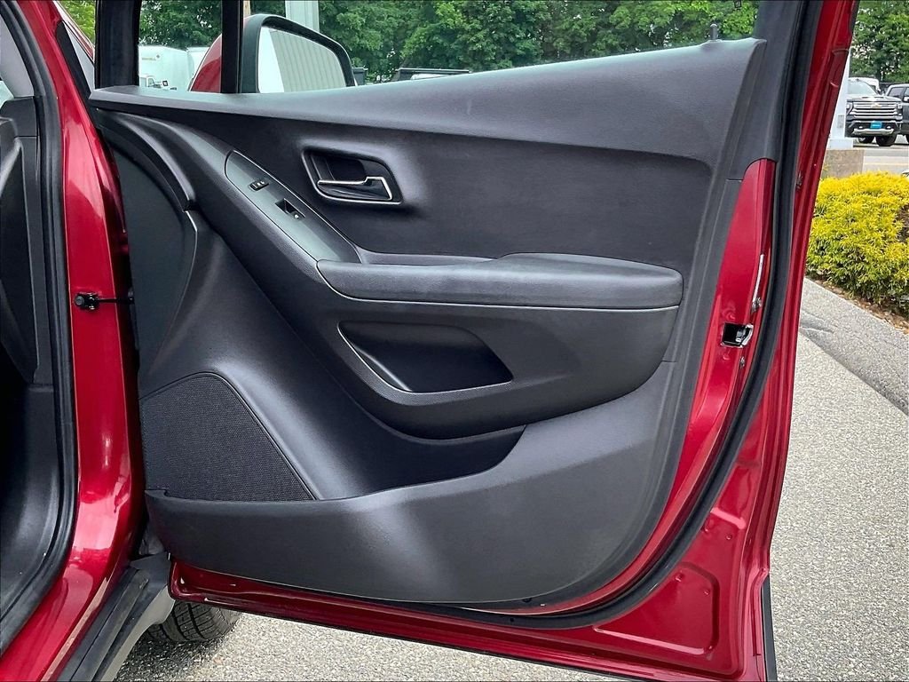 Used 2018 Red Chevrolet LT image 12