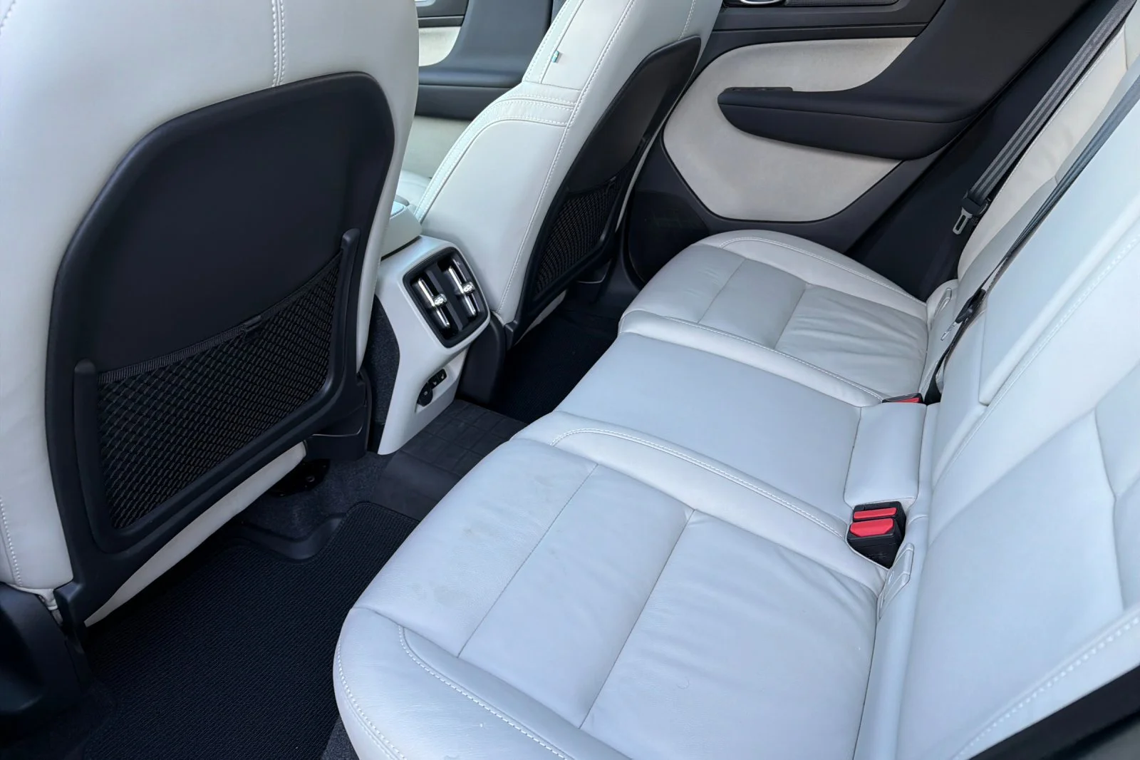 Used 2023 ONYX BLACK Volvo Plus Dark Theme image 10