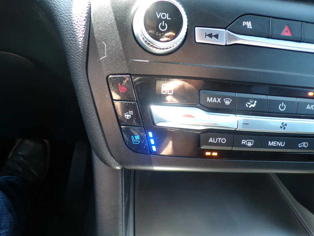 Used 2020 Agate Black Metallic Ford Limited image 25