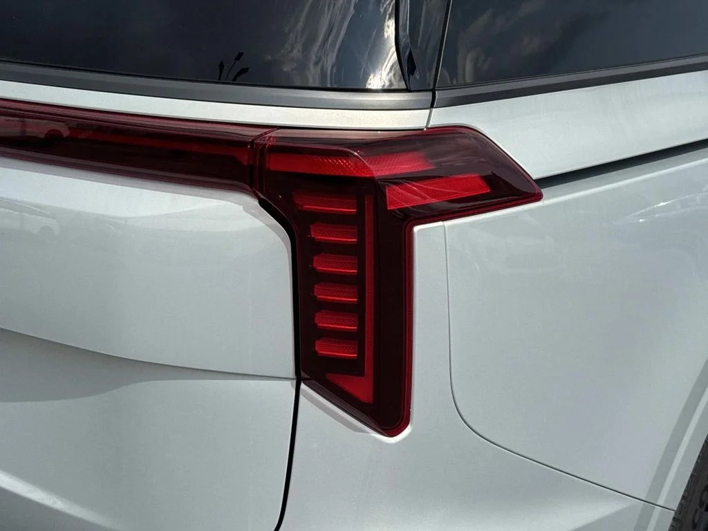 2025 Kia Carnival SX Prestige - Photo 8