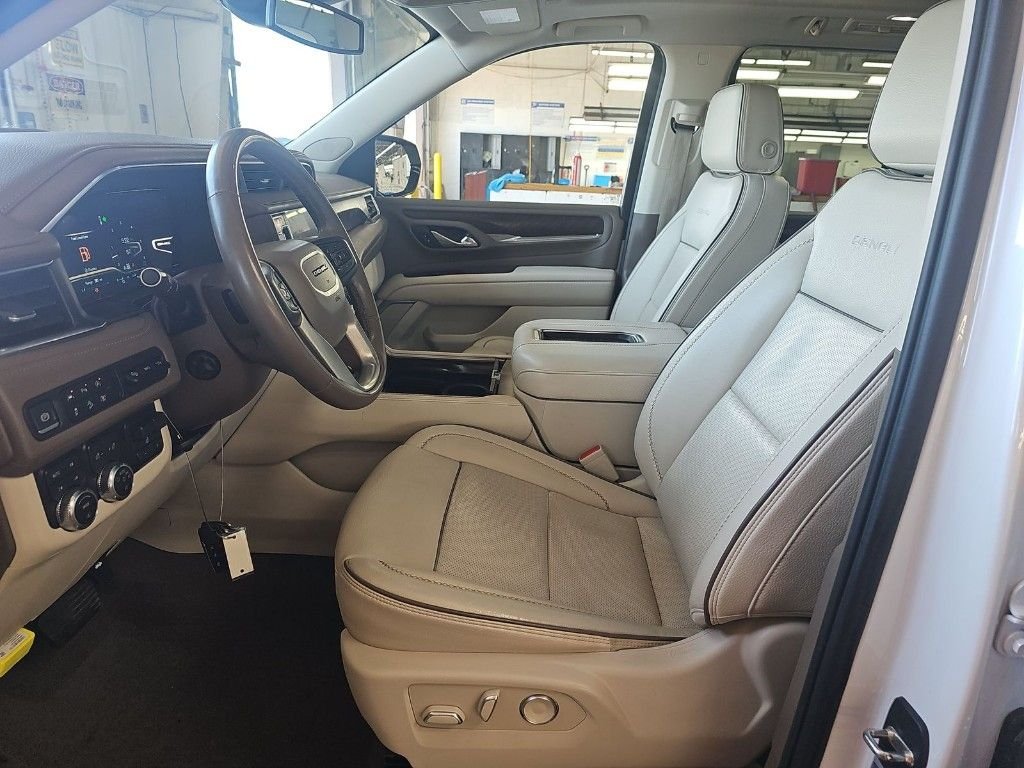 Used 2023 White GMC Denali image 3