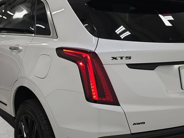 New 2026 Crystal White Tricoat Cadillac Premium Luxury image 31