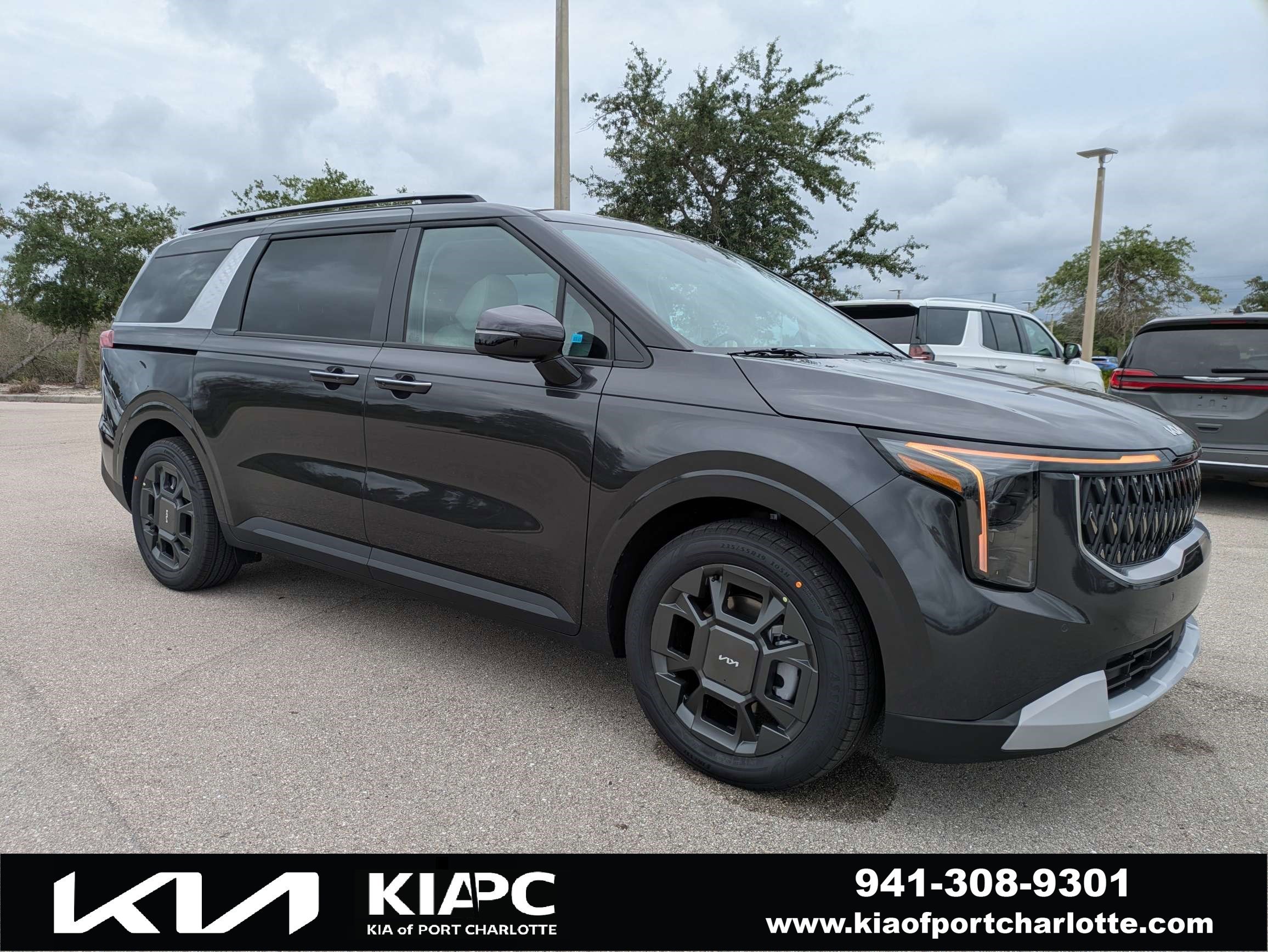 2026 Kia Sedona EX HEV's photo