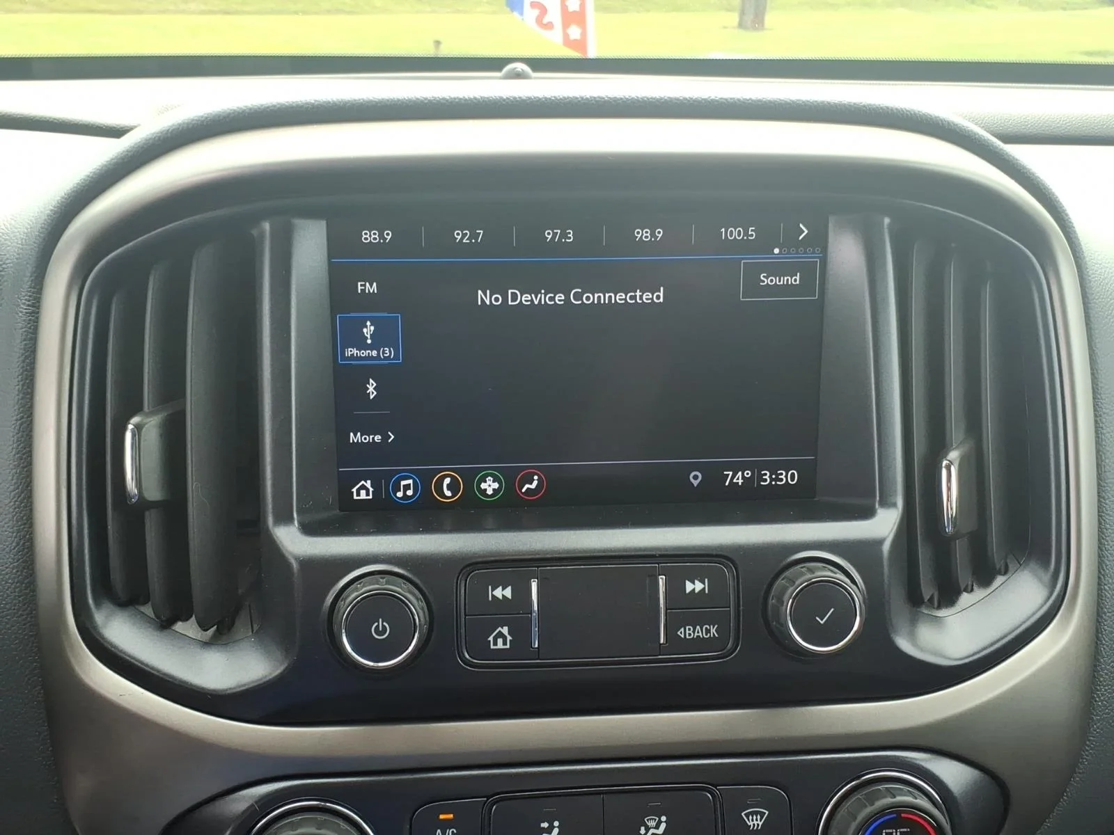 Used 2019 Black Chevrolet Z71 image 19