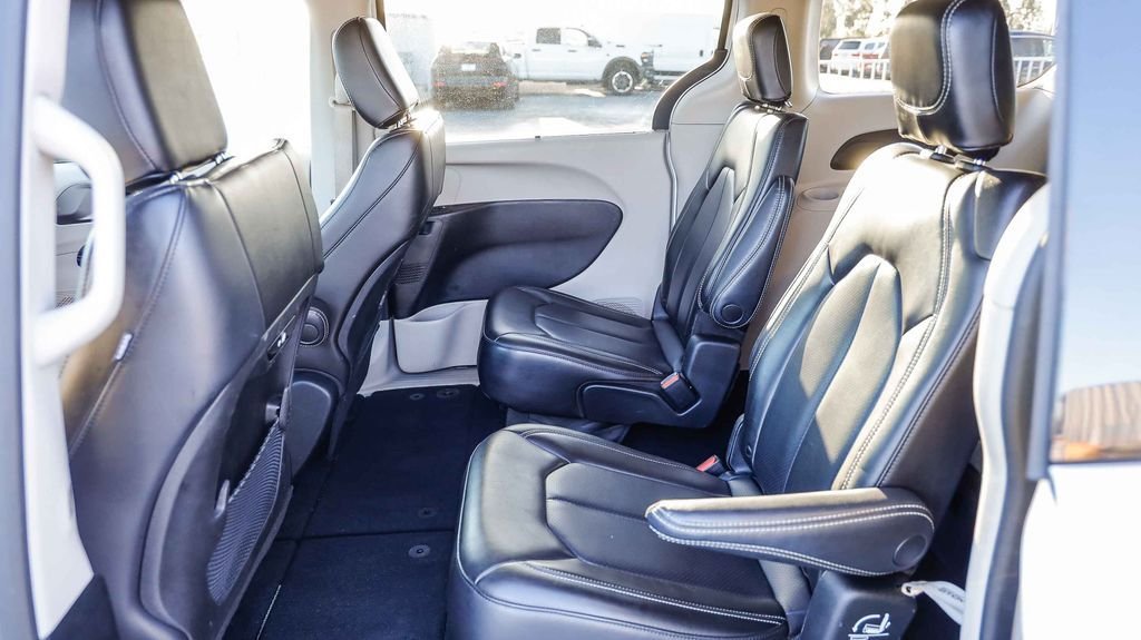 Used 2023 Bright White Clearcoat Chrysler Touring L image 22