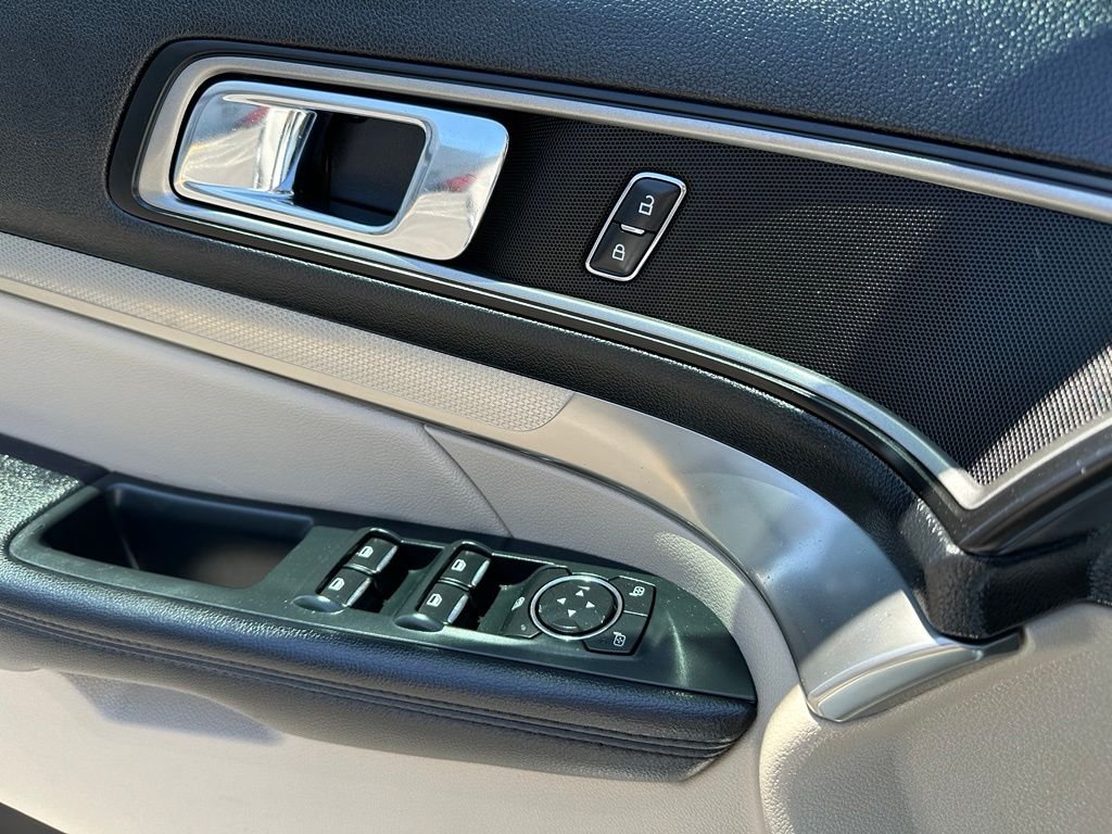 Used 2018 White Ford XLT image 10