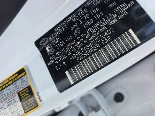 Used 2025 White Hyundai SEL image 34