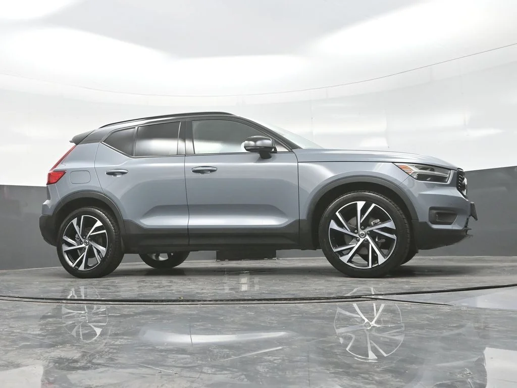 Used 2021 Thunder Gray Metallic Volvo R-Design image 25