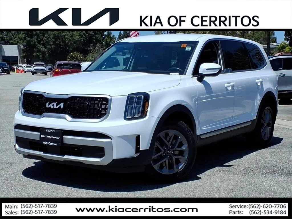 Certified Used 2024 White Kia LX image 1
