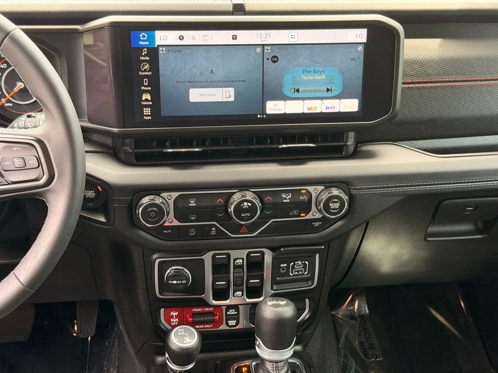Used 2025  Jeep Rubicon image 23