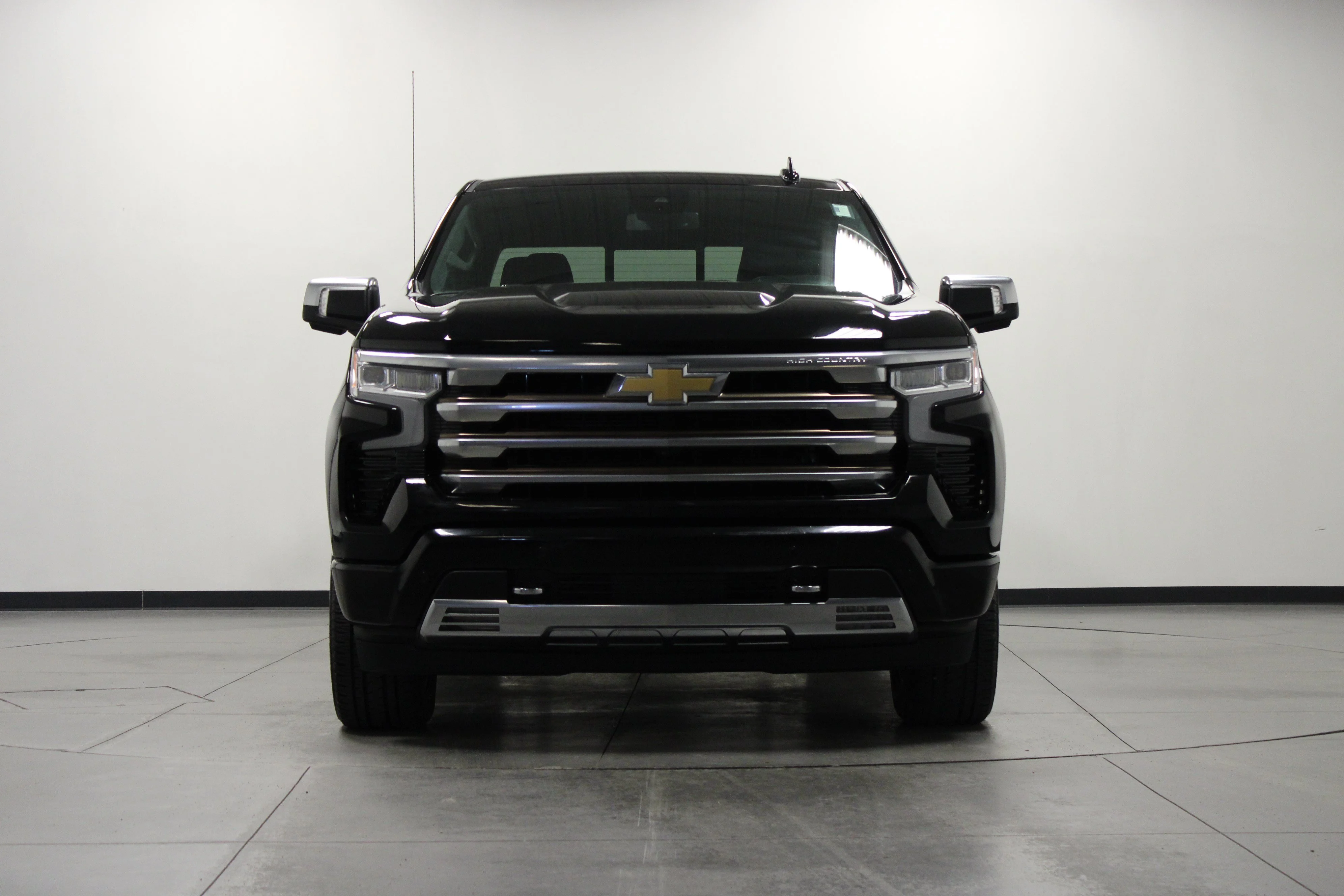 Used 2022 Black Chevrolet High Country image 9