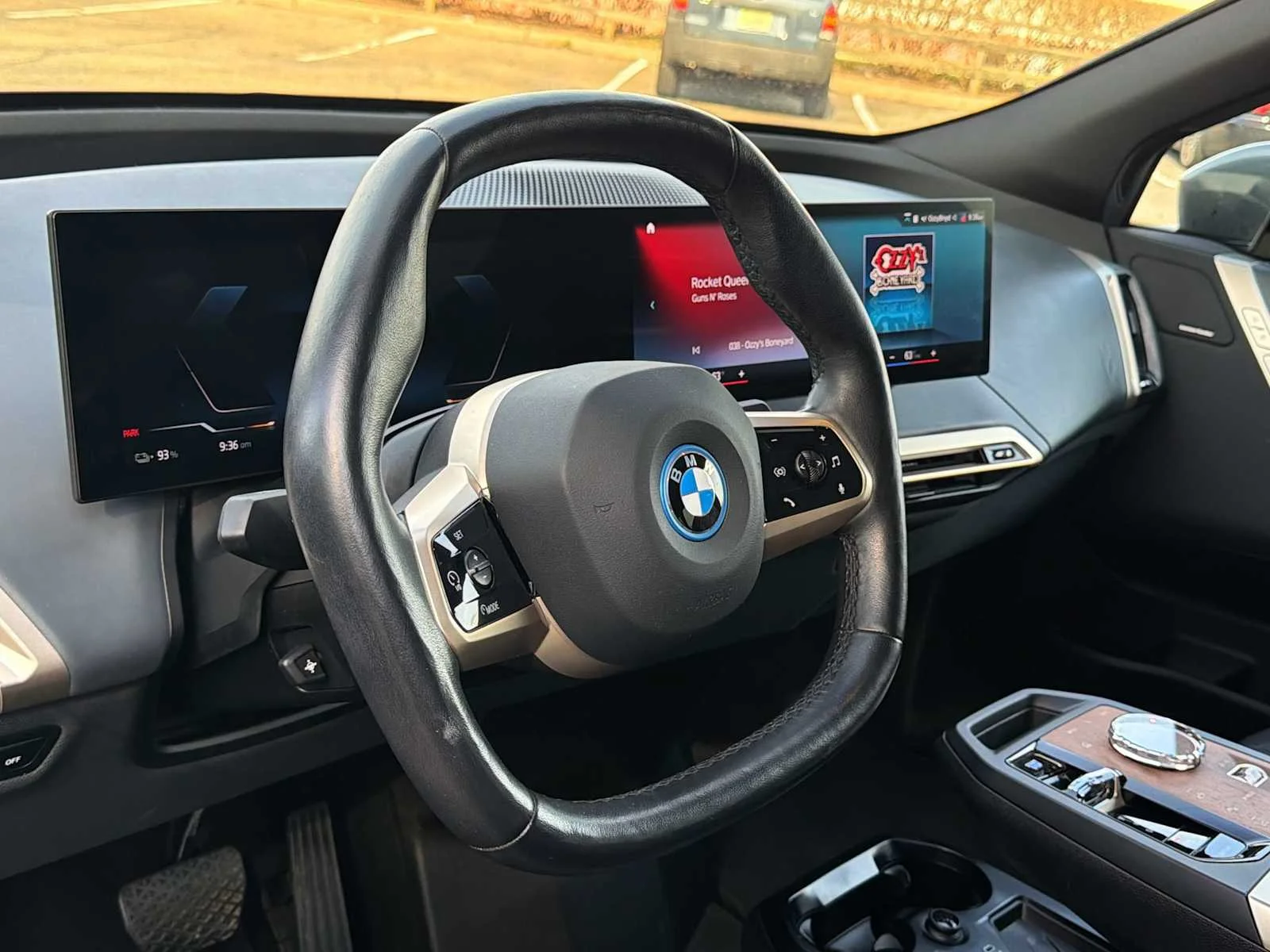 Used 2023 Oxide Grey Metallic BMW xDrive50 image 23