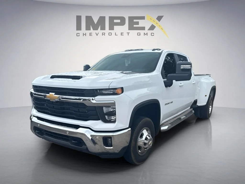 Used 2026 Summit White Chevrolet LT DRW image 1
