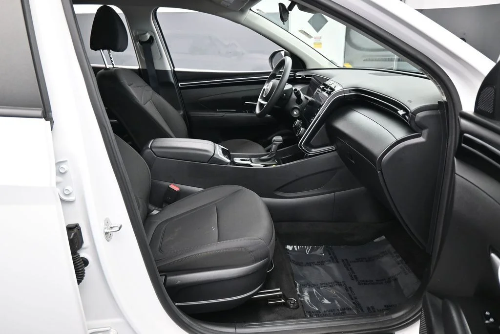 Used 2024 White Pearl Hyundai SE image 35