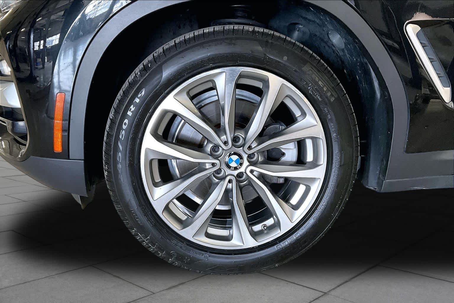 Used 2019 Black Sapphire Metallic BMW xDrive30i image 10