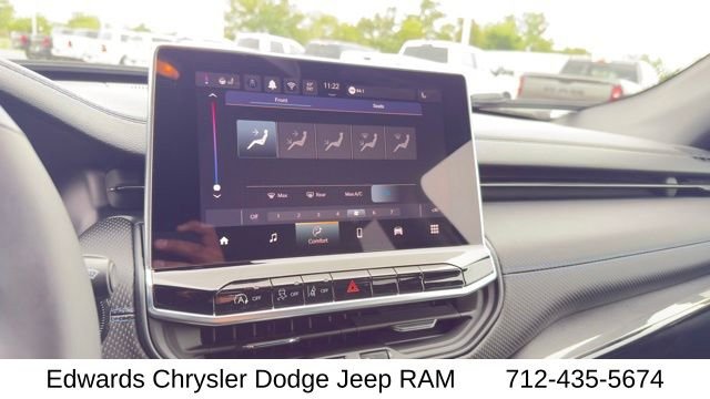 New 2026 Fathom Blue Pearl-Coat Exterior Paint Jeep Latitude image 25