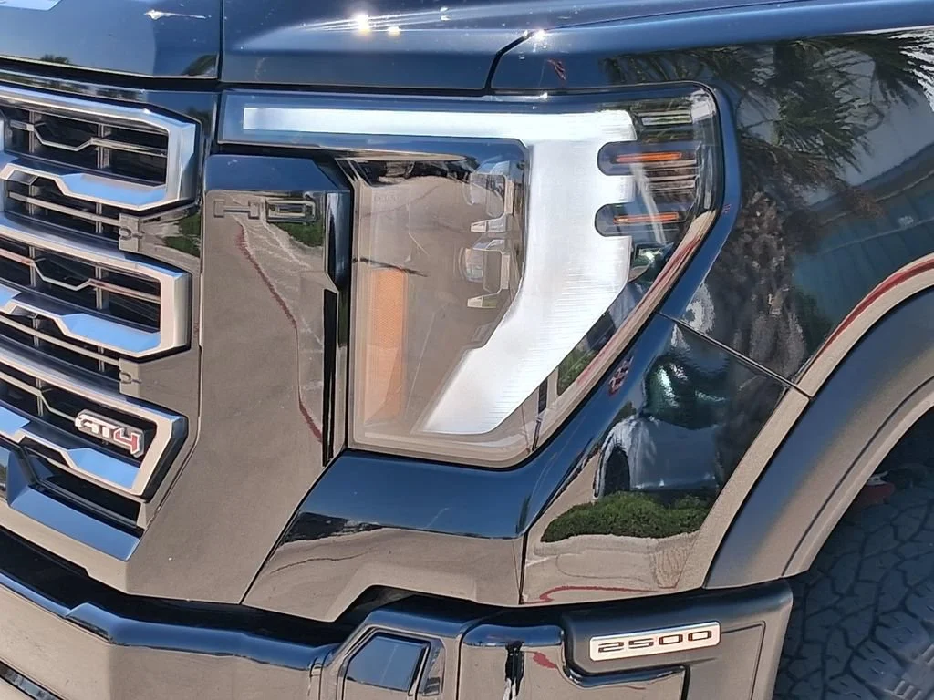 Used 2025 Onyx Black GMC AT4 image 8