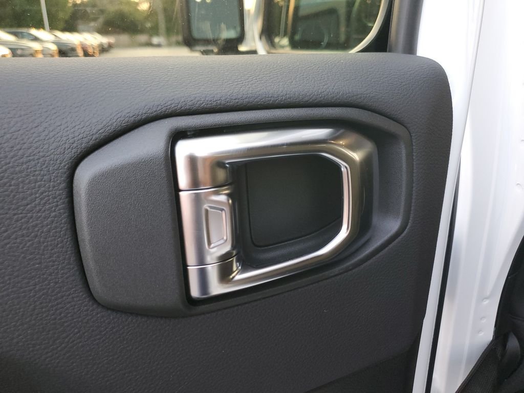 New 2026 Bright White Clear-Coat Exterior Paint Jeep Sahara image 15