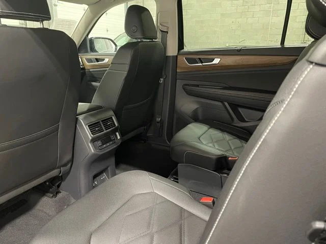 New 2025 Black Volkswagen 2.0T SE w/Technology image 11
